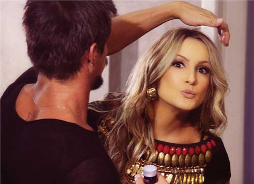 Denuncia divulga  making-of com Claudia Leitte