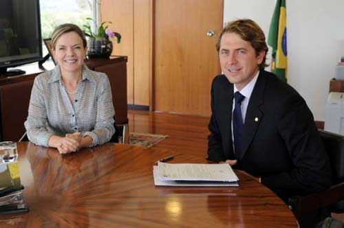 Deputado Federal Zeca Dirceu confirma visita da ministra Gleisi Hoffmann na região Deputado Federal Zeca Dirceu confirma visita da ministra Gleisi Hoffmann na região