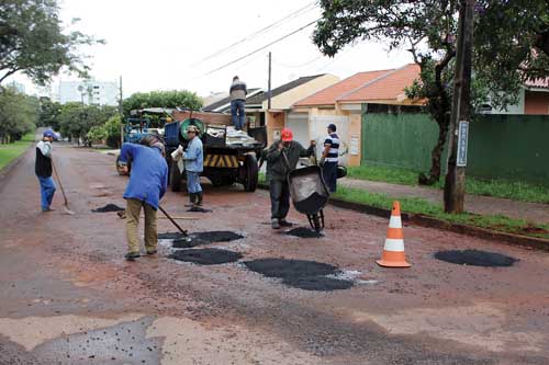 Governo Municipal realiza operação tapa-buracos Governo Municipal realiza operação tapa-buracos