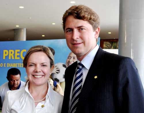 Ministra Gleisi Hoffmann estará em Umuarama no próximo sábado Ministra Gleisi Hoffmann estará em Umuarama no próximo sábado